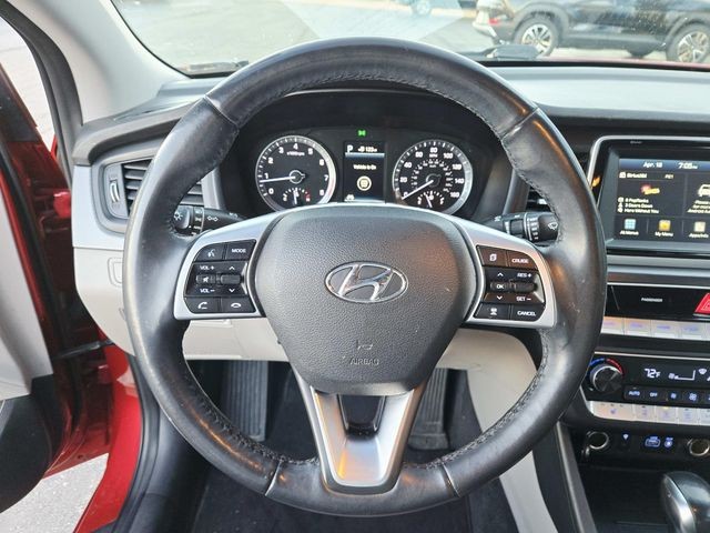 Hyundai Sonata Vehicle Full-screen Gallery Image 14