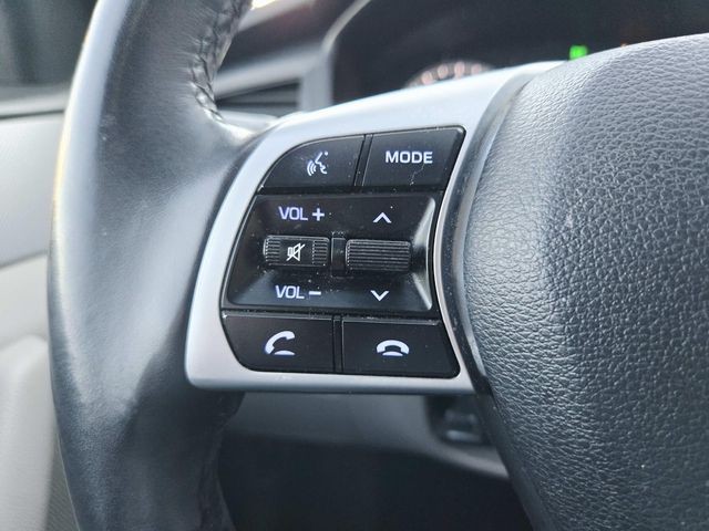 Hyundai Sonata Vehicle Full-screen Gallery Image 15