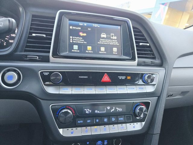 Hyundai Sonata Vehicle Full-screen Gallery Image 19