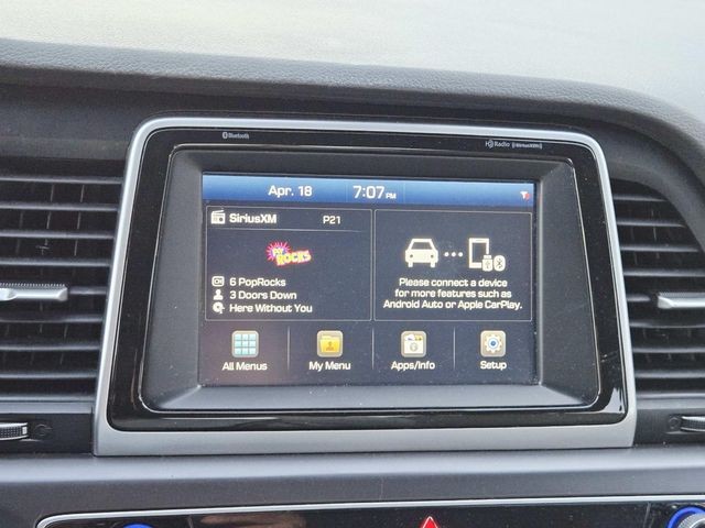 Hyundai Sonata Vehicle Full-screen Gallery Image 20