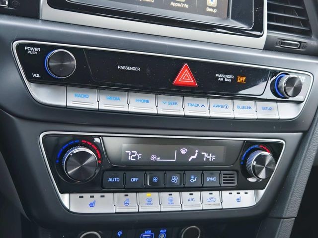 Hyundai Sonata Vehicle Full-screen Gallery Image 22