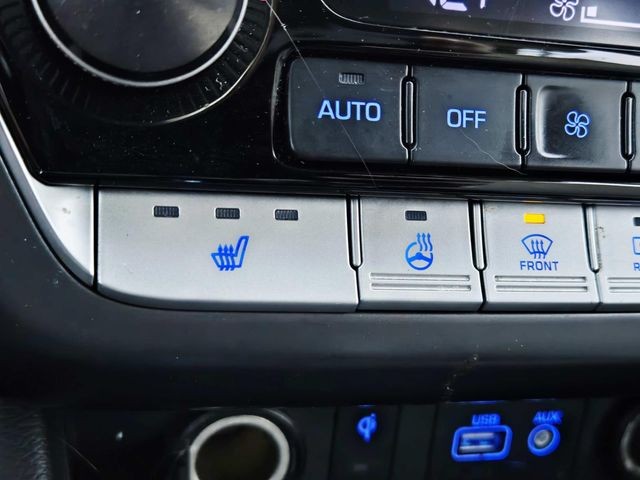 Hyundai Sonata Vehicle Full-screen Gallery Image 23