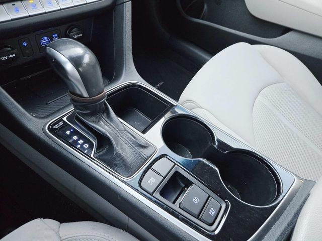 Hyundai Sonata Vehicle Full-screen Gallery Image 24