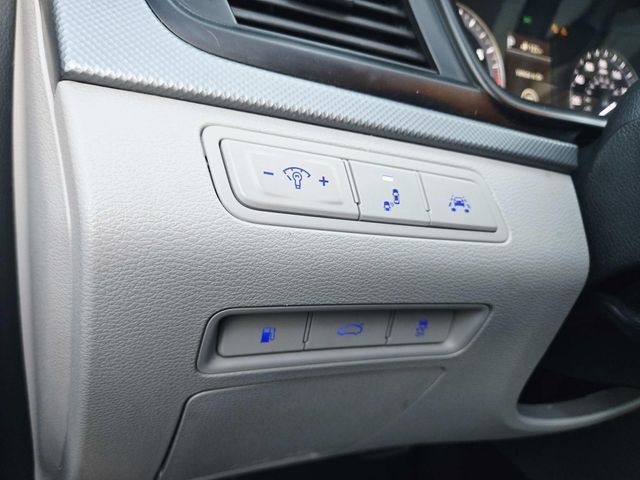 Hyundai Sonata Vehicle Full-screen Gallery Image 27