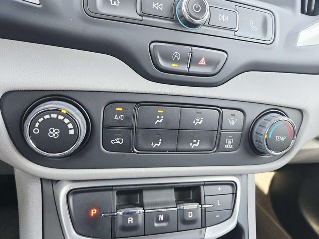 GMC Terrain Vehicle Full-screen Gallery Image 23