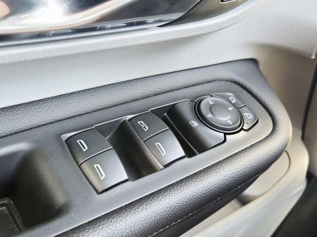 GMC Terrain Vehicle Full-screen Gallery Image 30