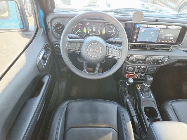 Jeep Wrangler 4xe Vehicle Full-screen Gallery Image 07