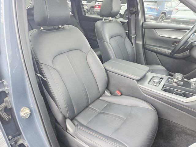 Mazda CX-70 PHEV Vehicle Full-screen Gallery Image 14
