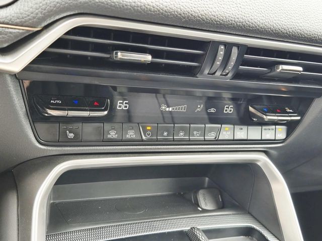 Mazda CX-70 PHEV Vehicle Full-screen Gallery Image 25
