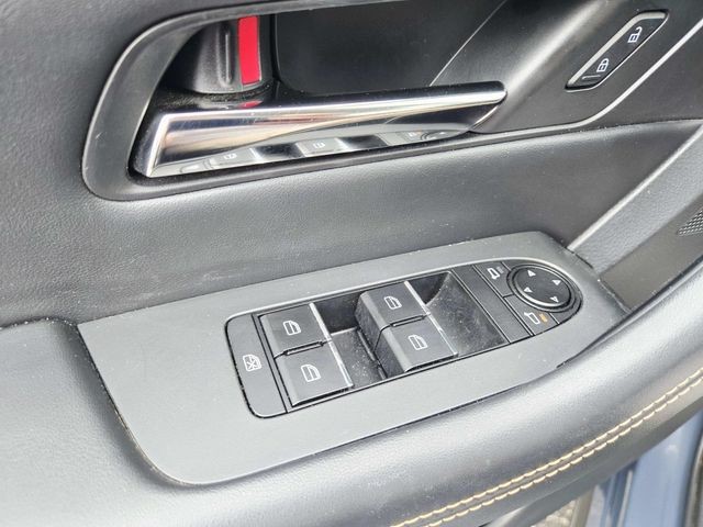 Mazda CX-70 PHEV Vehicle Full-screen Gallery Image 32