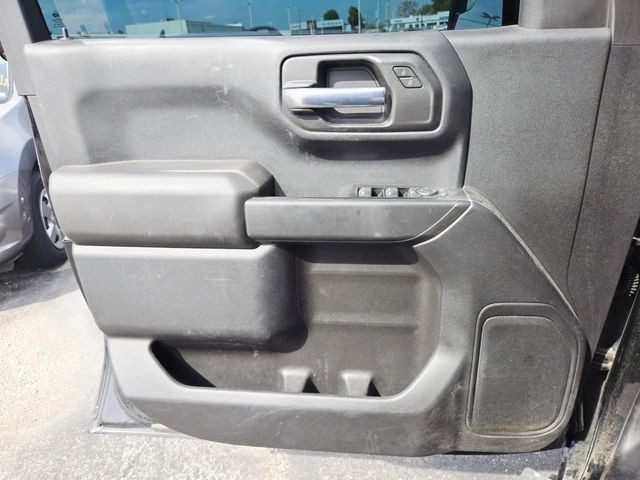 Chevrolet Silverado 1500 Vehicle Full-screen Gallery Image 11