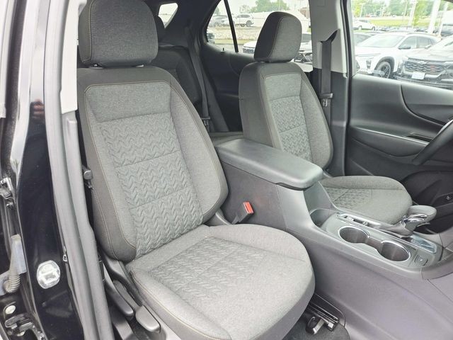 Chevrolet Equinox Vehicle Full-screen Gallery Image 12