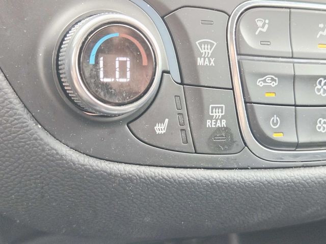 Chevrolet Equinox Vehicle Full-screen Gallery Image 24