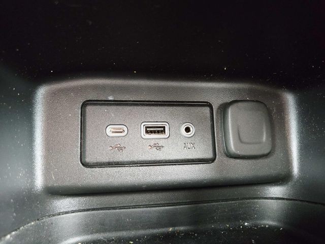 Chevrolet Equinox Vehicle Full-screen Gallery Image 25