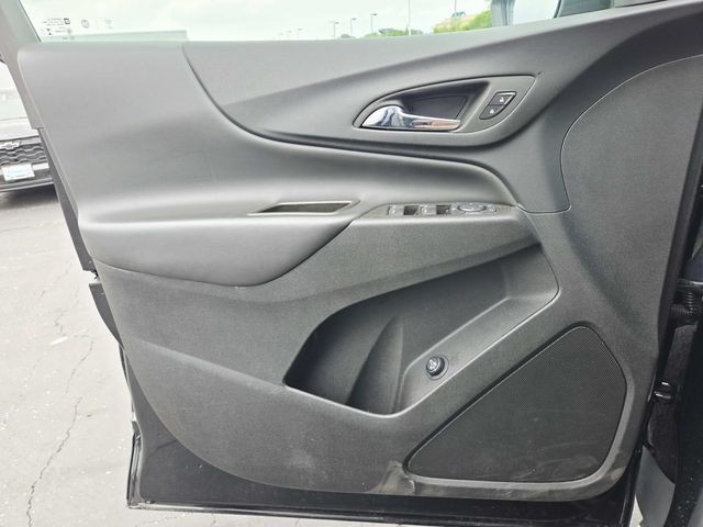 Chevrolet Equinox Vehicle Full-screen Gallery Image 30