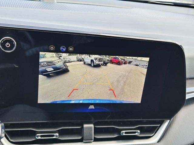Chevrolet Equinox Vehicle Full-screen Gallery Image 21