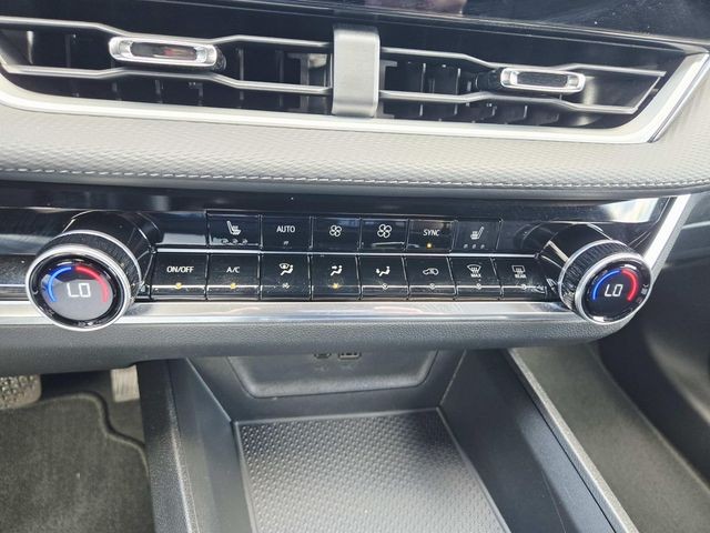 Chevrolet Equinox Vehicle Full-screen Gallery Image 22