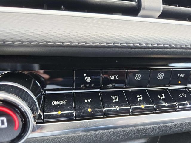 Chevrolet Equinox Vehicle Full-screen Gallery Image 23