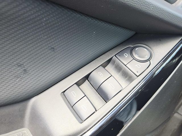 Chevrolet Equinox Vehicle Full-screen Gallery Image 27