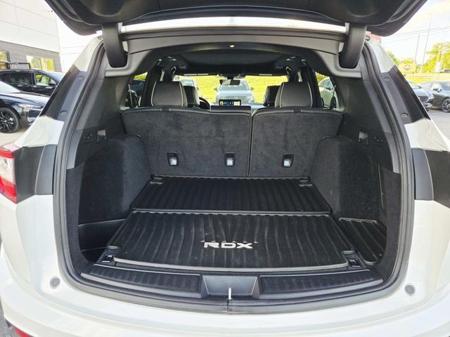 Acura RDX Vehicle Full-screen Gallery Image 11