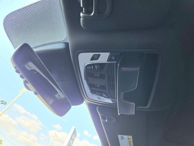 Acura RDX Vehicle Full-screen Gallery Image 31