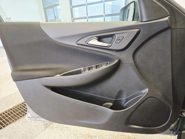 Chevrolet Malibu Vehicle Full-screen Gallery Image 27