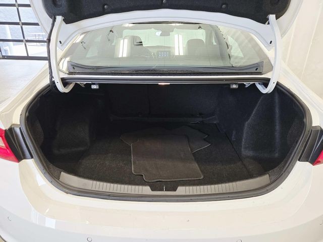 Chevrolet Malibu Vehicle Full-screen Gallery Image 10