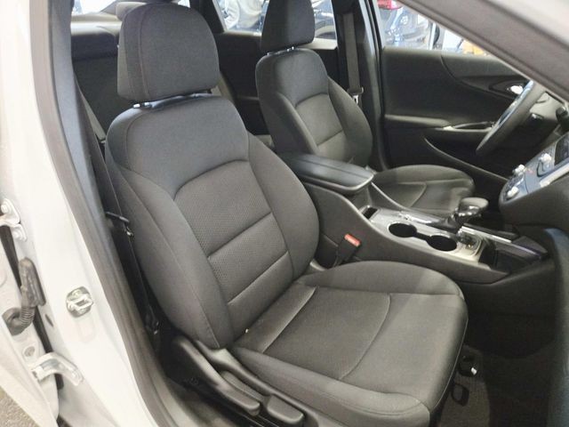 Chevrolet Malibu Vehicle Full-screen Gallery Image 12