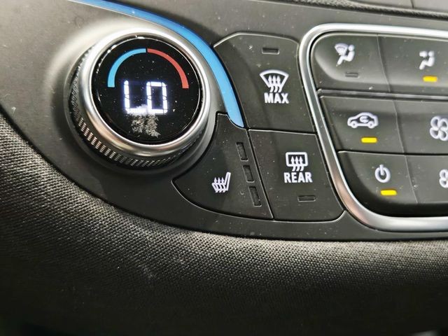 Chevrolet Malibu Vehicle Full-screen Gallery Image 24