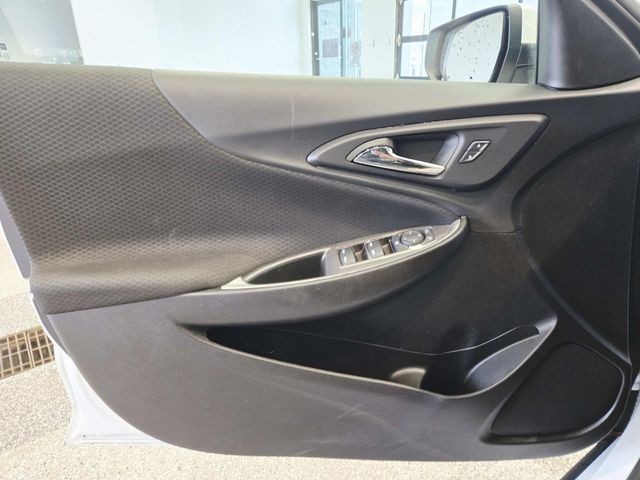 Chevrolet Malibu Vehicle Full-screen Gallery Image 28