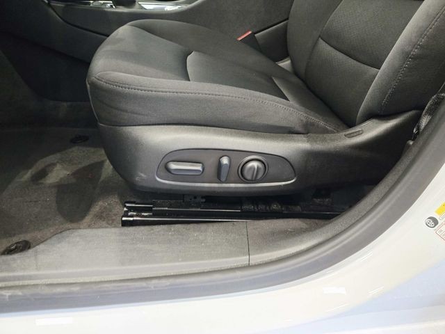 Chevrolet Malibu Vehicle Full-screen Gallery Image 30
