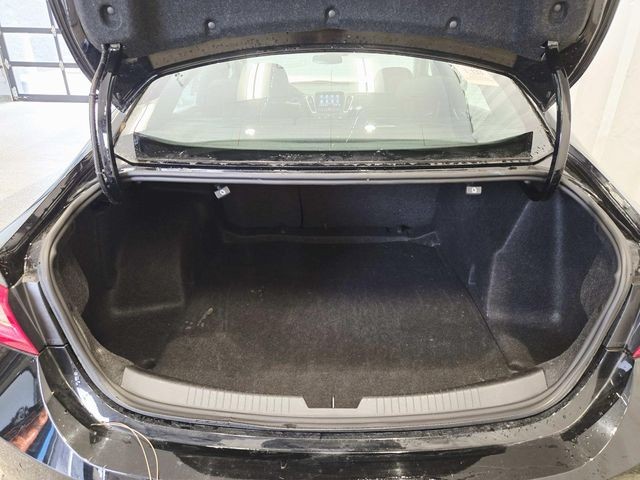 Chevrolet Malibu Vehicle Full-screen Gallery Image 10