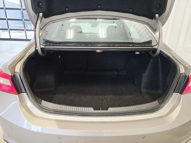 Chevrolet Malibu Vehicle Full-screen Gallery Image 10