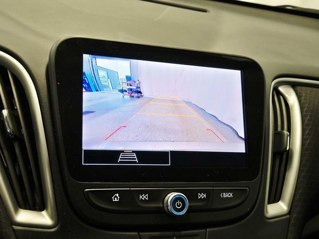 Chevrolet Malibu Vehicle Full-screen Gallery Image 22
