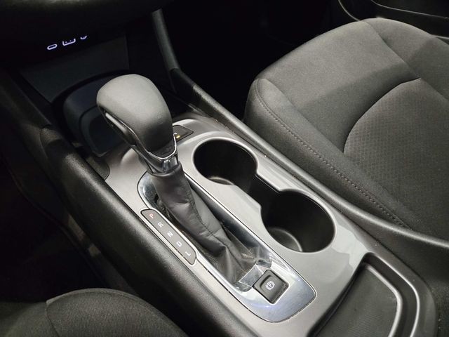 Chevrolet Malibu Vehicle Full-screen Gallery Image 24