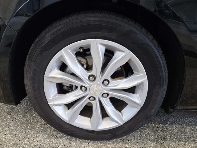 Chevrolet Malibu Vehicle Full-screen Gallery Image 14