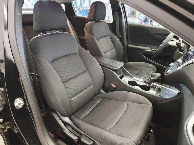 Chevrolet Malibu Vehicle Full-screen Gallery Image 12