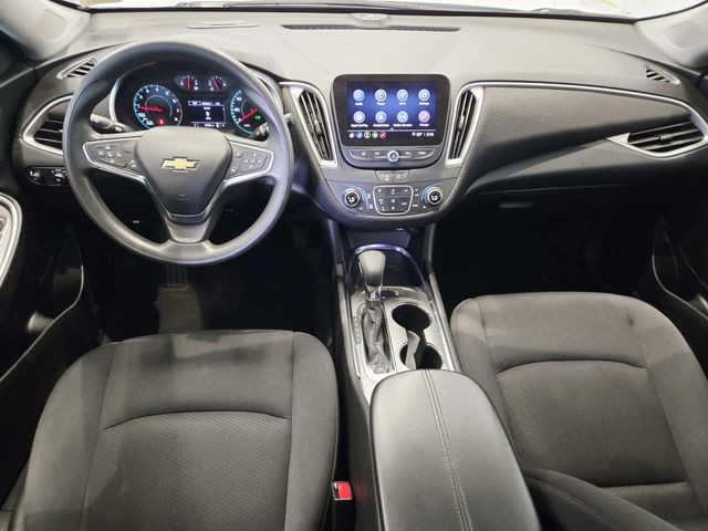 Chevrolet Malibu Vehicle Full-screen Gallery Image 06