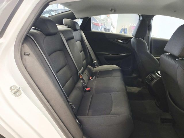 Chevrolet Malibu Vehicle Full-screen Gallery Image 11