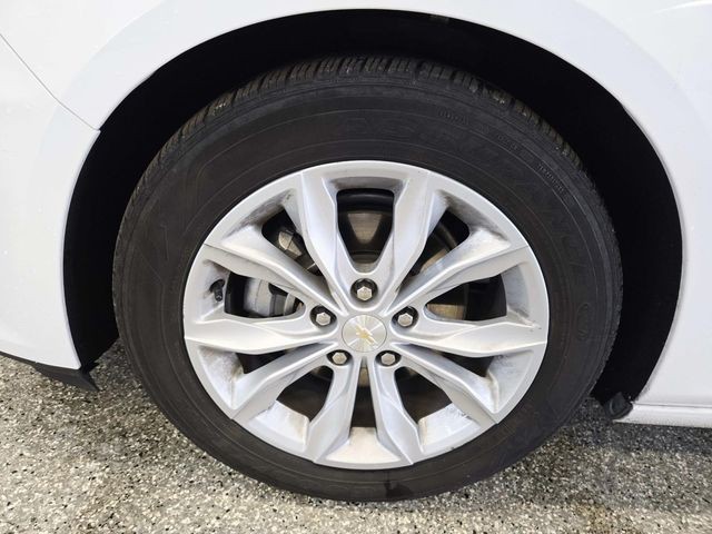 Chevrolet Malibu Vehicle Full-screen Gallery Image 14