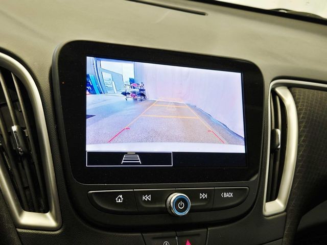 Chevrolet Malibu Vehicle Full-screen Gallery Image 22