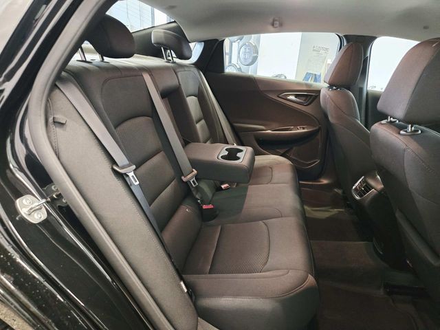 Chevrolet Malibu Vehicle Full-screen Gallery Image 11