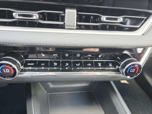 Chevrolet Equinox Vehicle Full-screen Gallery Image 23
