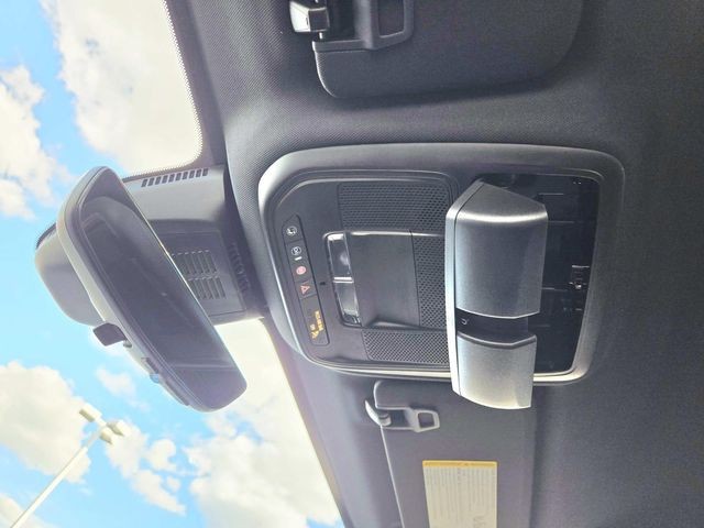 Chevrolet Equinox Vehicle Full-screen Gallery Image 26