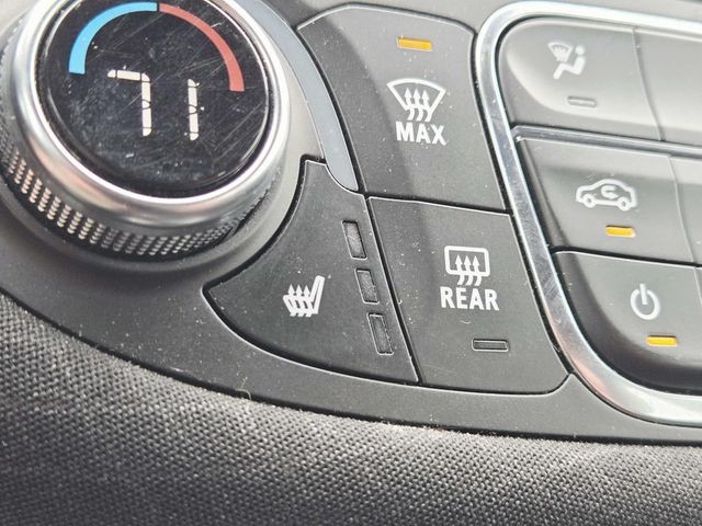 Chevrolet Malibu Vehicle Full-screen Gallery Image 10