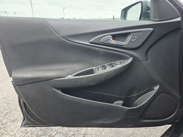 Chevrolet Malibu Vehicle Full-screen Gallery Image 11