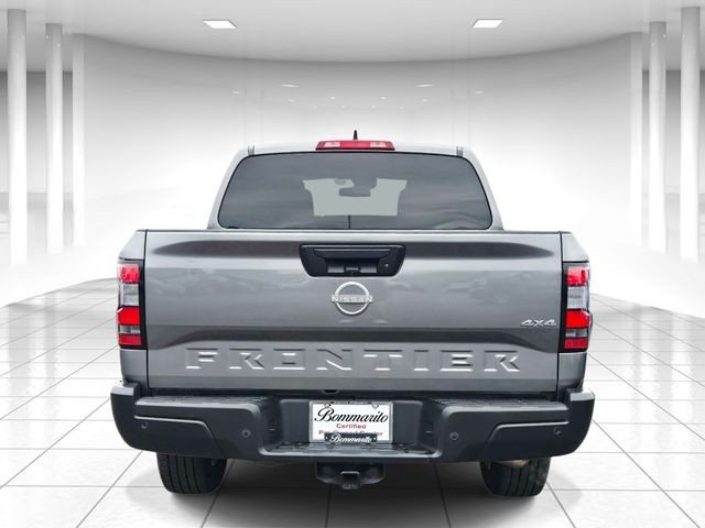 Nissan Frontier Vehicle Full-screen Gallery Image 04