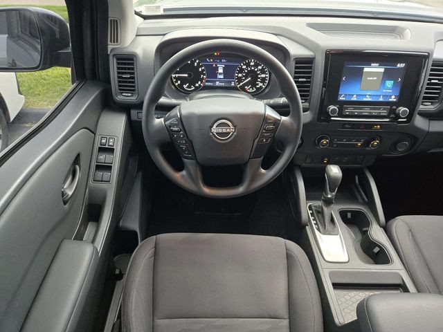 Nissan Frontier Vehicle Full-screen Gallery Image 07