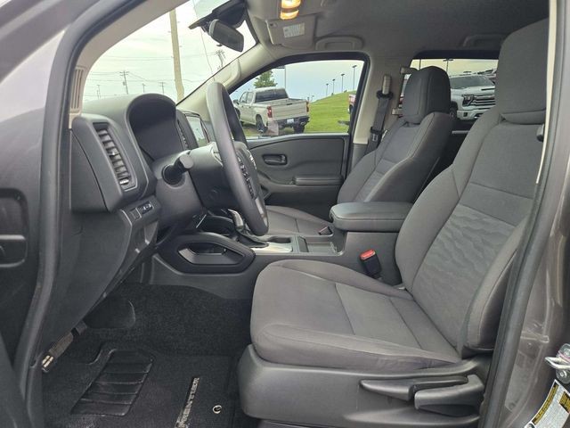 Nissan Frontier Vehicle Full-screen Gallery Image 08