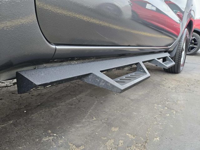 Nissan Frontier Vehicle Full-screen Gallery Image 15